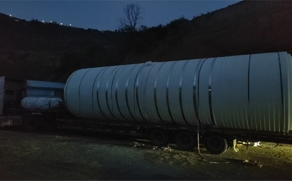 红古圆桶运输途中