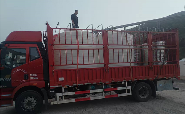 红古立式运输桶安排发货现场