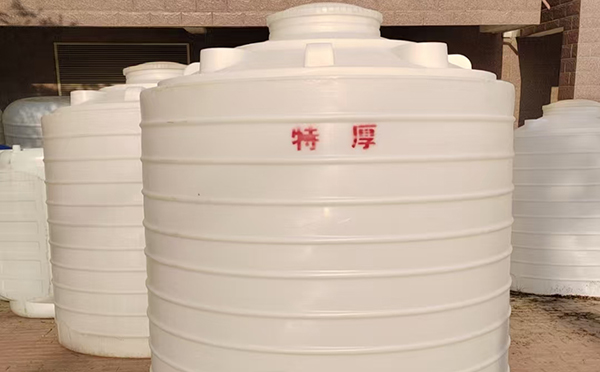 特厚红古塑料桶批量交付实录:强化结构应对严苛储运环境 特厚红古塑料桶批量交付实录:强化结构应对严苛储运环境