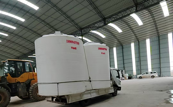 特加厚红古塑料大桶装车运输交付实录 特加厚红古塑料大桶装车运输交付实录